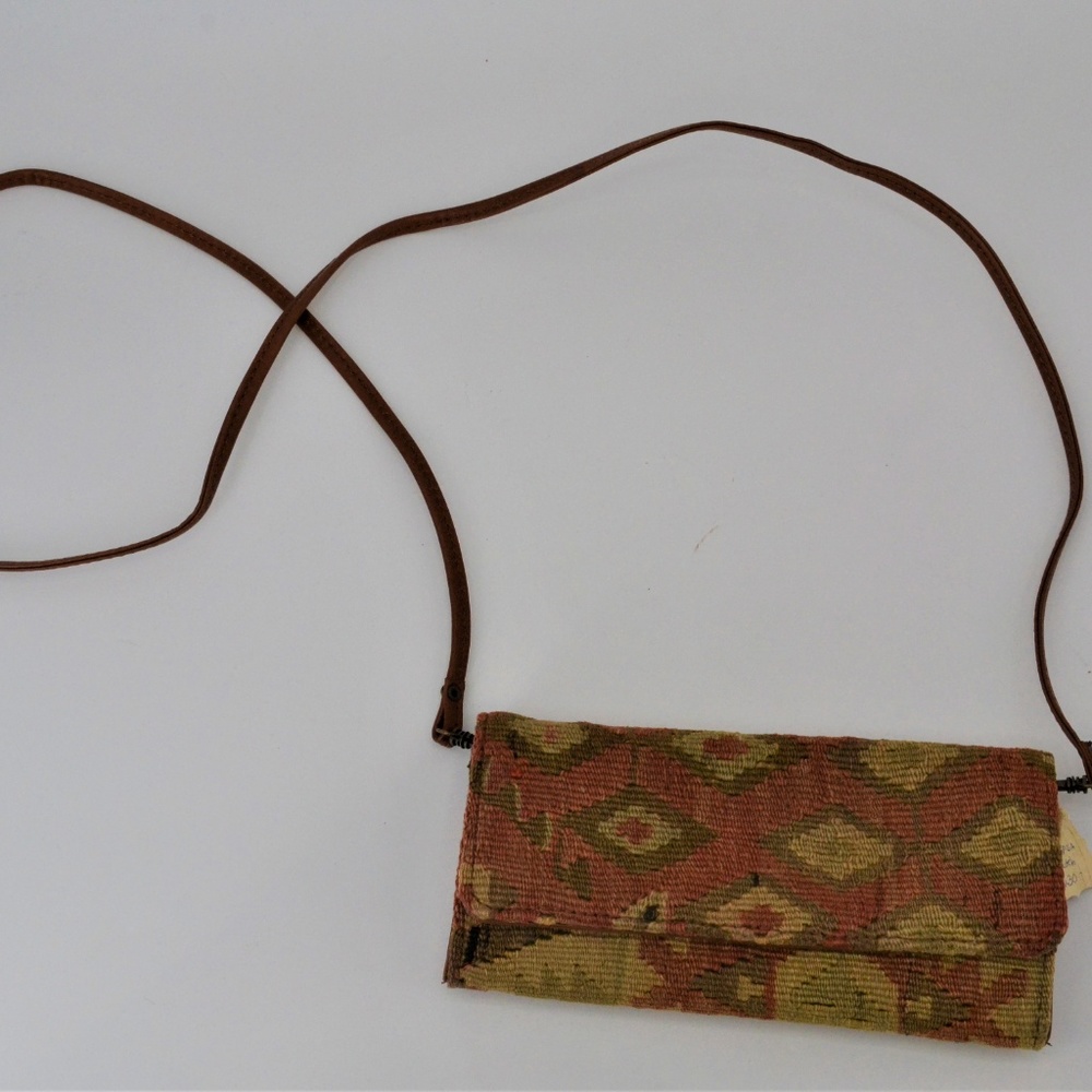 Res Ipsa Crossbody Clutch